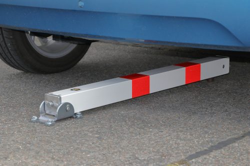 Összecsukható parkolóoszlop talplemezzel szögeltes