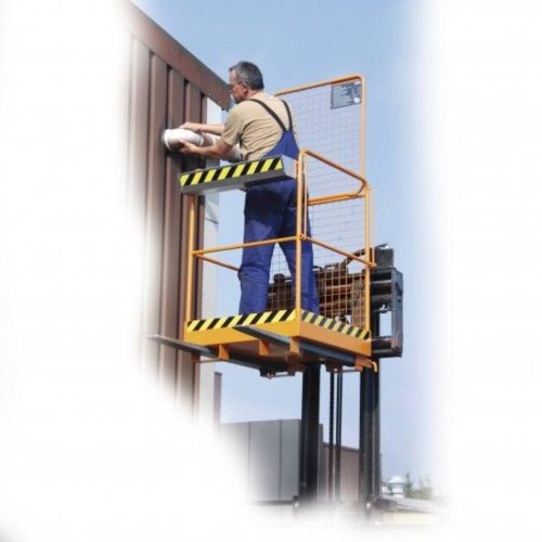 Targoncavillára húzható személyemelő, munkaemelvény