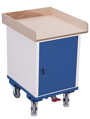 Szekrény zsanéros ajtóval és 1 rakfelülettel